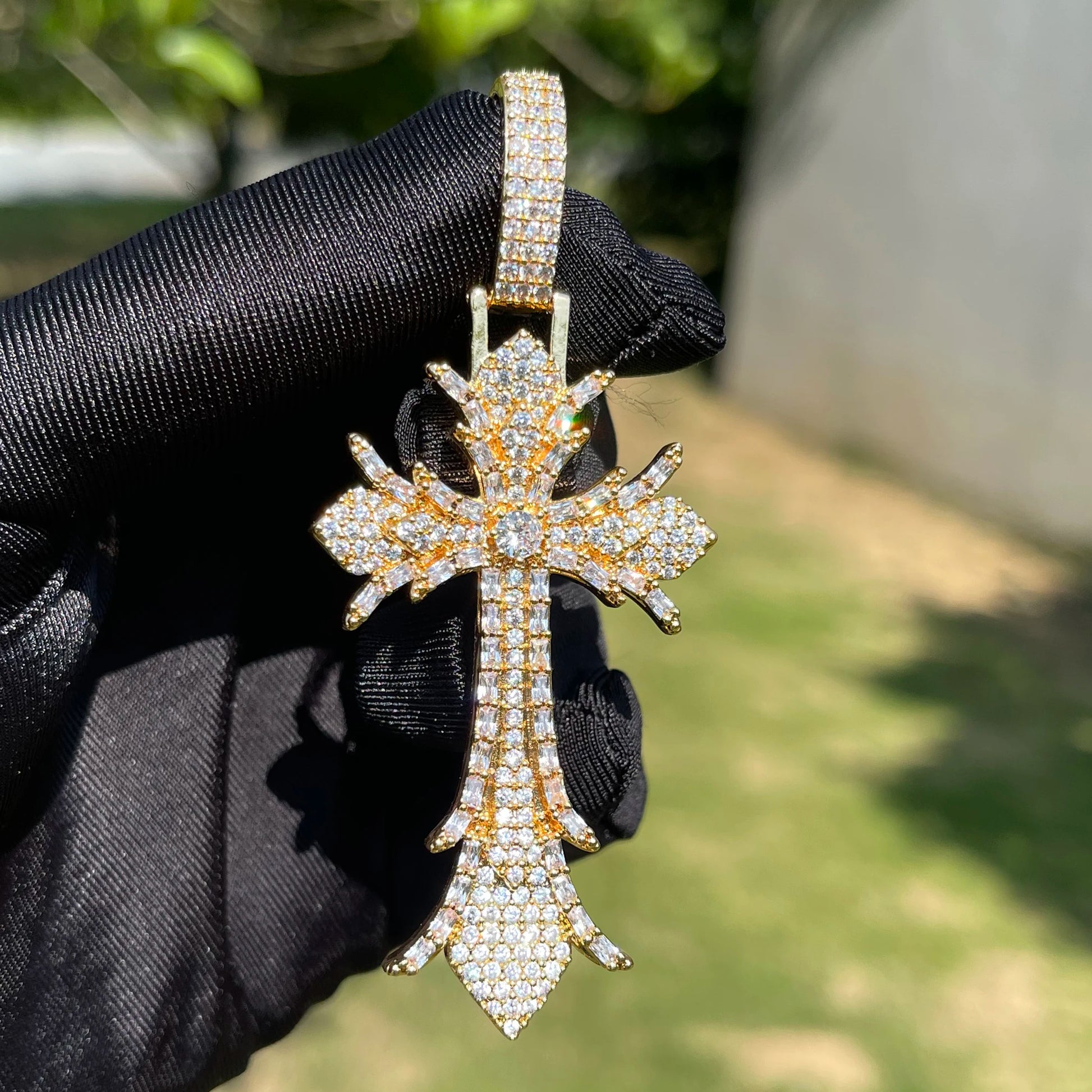 Iced Out Cross Pendant Necklace - Cubic Zirconia Hip Hop Jewelry for women - EverHype
